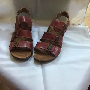 Women’s southwestern style sandals size 7. New never worn. Montana brand.